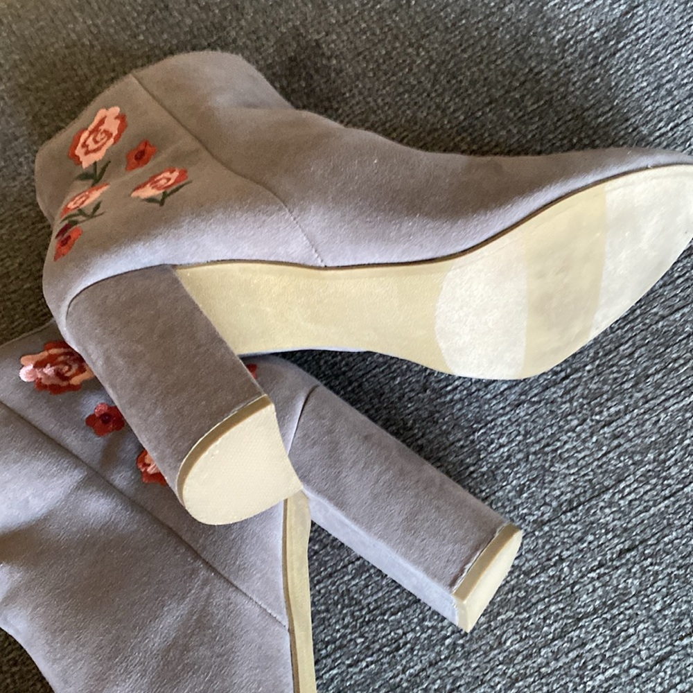 Report Macy’s Suede Embroidered Suede Heel Ankle Bootie Boot Zara 10 NWOT - Picture 13 of 15